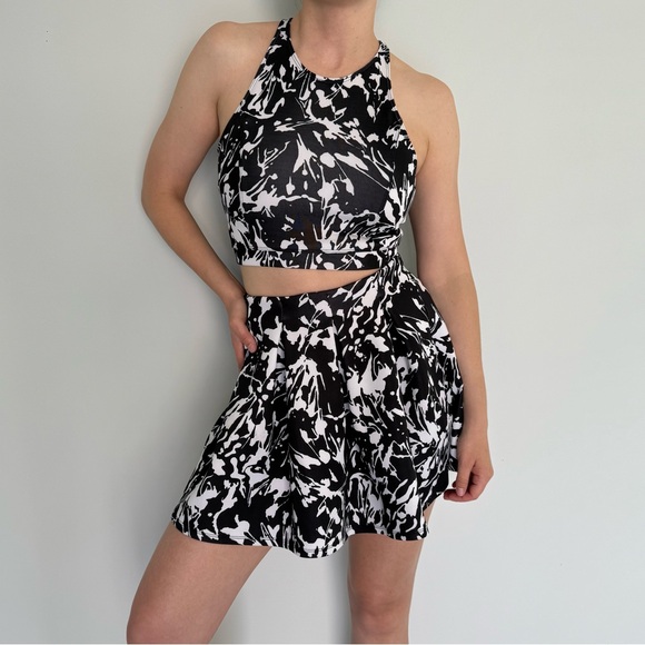 Hollister Black & White Abstract Two-Piece Set - Picture 1 of 9